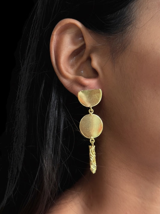 Sunehri Muse Danglers