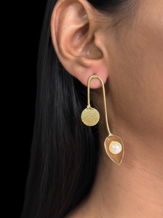 Elara Leaf Earring