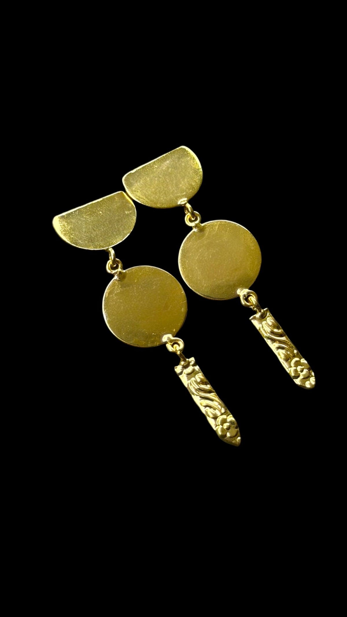Sunehri Muse Danglers