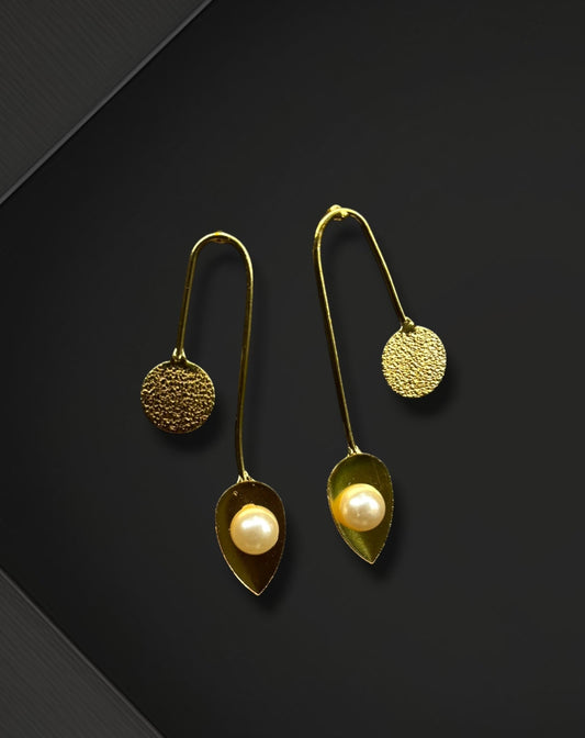 Elara Leaf Earring
