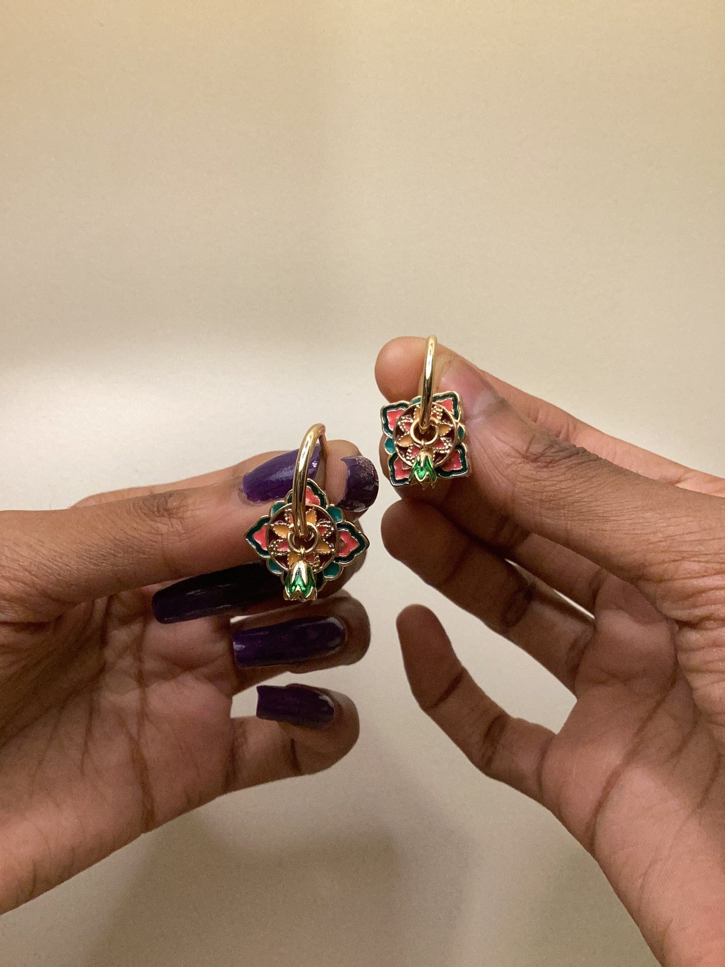 Mood swings Trado Charms Earrings